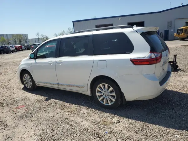 5TDDZ3DC4HS160369 2017 TOYOTA SIENNA - Image 2