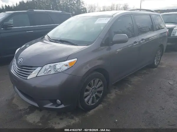 5TDDZ3DC4HS160419 2017 TOYOTA SIENNA - Image 2