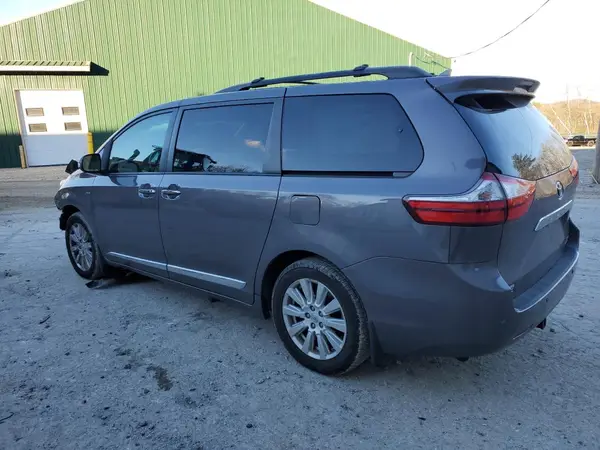 5TDDZ3DC4HS162722 2017 TOYOTA SIENNA - Image 2