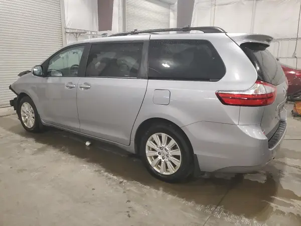 5TDDZ3DC4HS166141 2017 TOYOTA SIENNA - Image 2