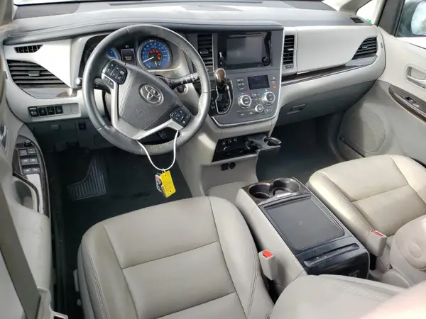 5TDDZ3DC4HS168570 2017 TOYOTA SIENNA - Image 8