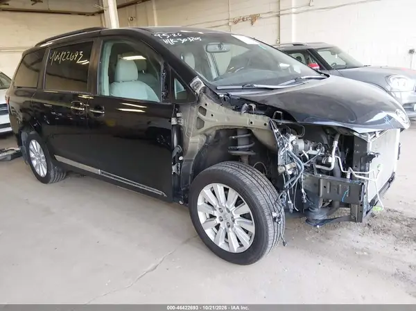 5TDDZ3DC4HS168617 2017 TOYOTA SIENNA - Image 1