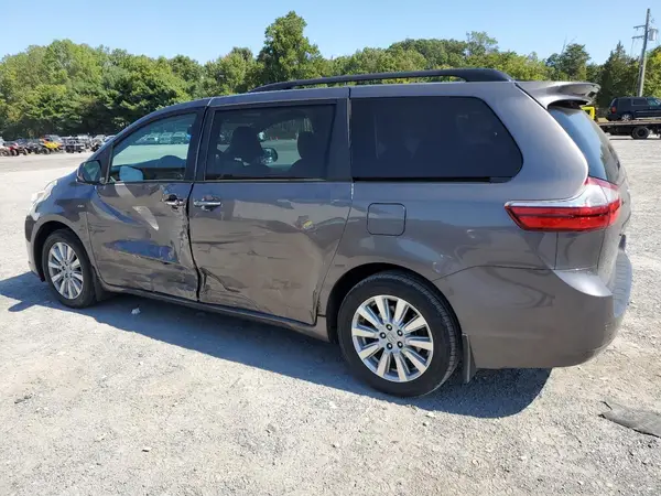 5TDDZ3DC4HS171596 2017 TOYOTA SIENNA - Image 2