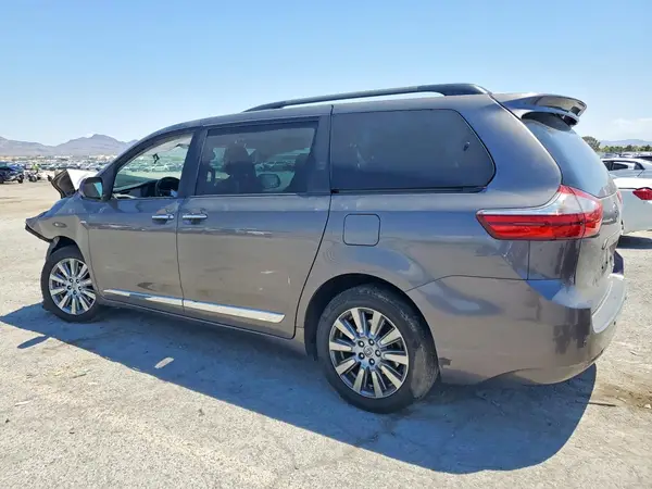 5TDDZ3DC4HS172019 2017 TOYOTA SIENNA - Image 2