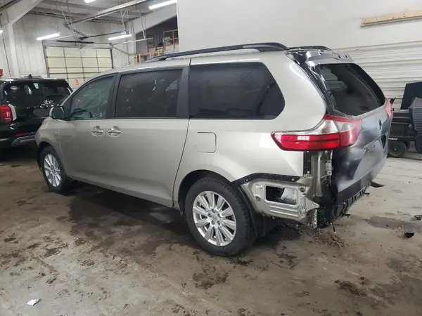 5TDDZ3DC4HS174210 2017 TOYOTA SIENNA - Image 2