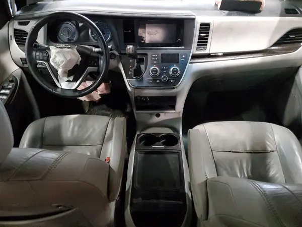 5TDDZ3DC4HS174837 2017 TOYOTA SIENNA - Image 8