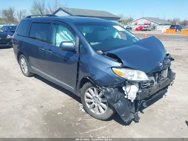 5TDDZ3DC4HS178239 2017 TOYOTA SIENNA - Image 1