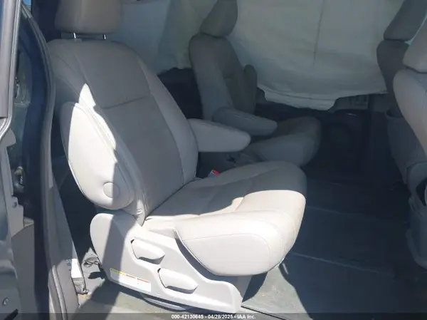 5TDDZ3DC4HS178239 2017 TOYOTA SIENNA - Image 8