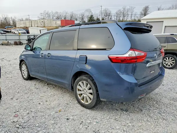 5TDDZ3DC4HS185238 2017 TOYOTA SIENNA - Image 2