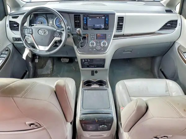 5TDDZ3DC4HS185238 2017 TOYOTA SIENNA - Image 8