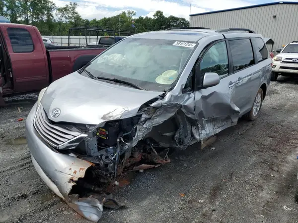 5TDDZ3DC4HS187183 2017 TOYOTA SIENNA - Image 1