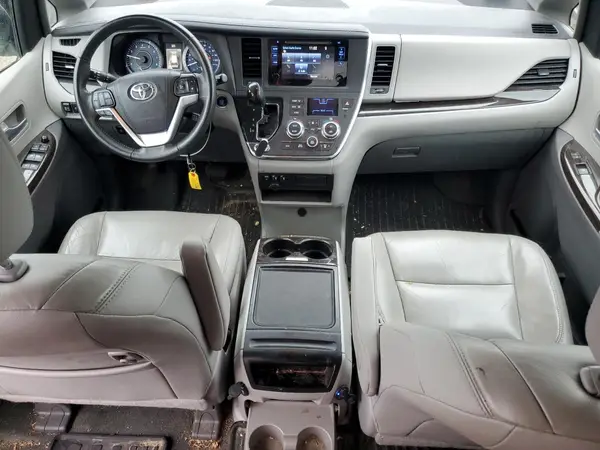 5TDDZ3DC4HS187233 2017 TOYOTA SIENNA - Image 8