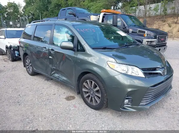 5TDDZ3DC4JS189540 2018 TOYOTA SIENNA - Image 1