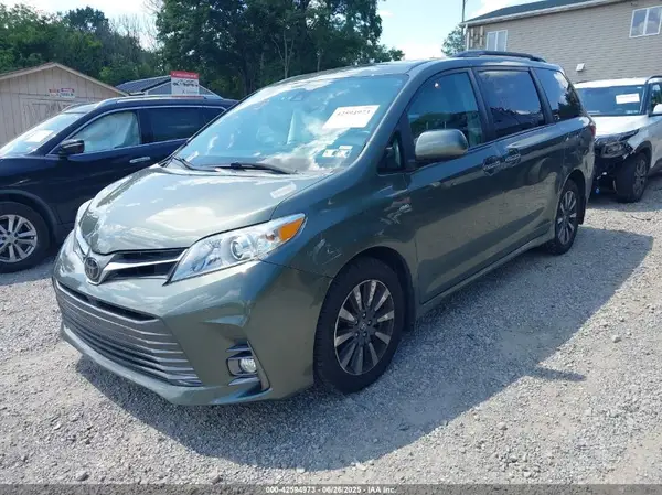 5TDDZ3DC4JS189540 2018 TOYOTA SIENNA - Image 2