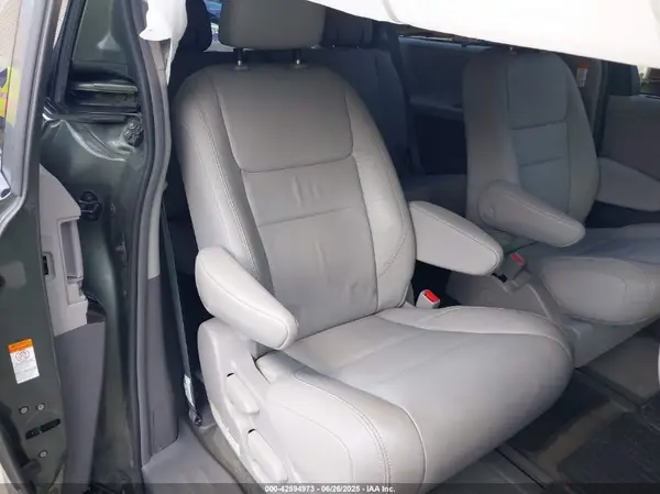 5TDDZ3DC4JS189540 2018 TOYOTA SIENNA - Image 8