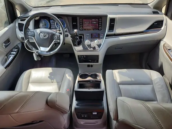 5TDDZ3DC4JS189702 2018 TOYOTA SIENNA - Image 8