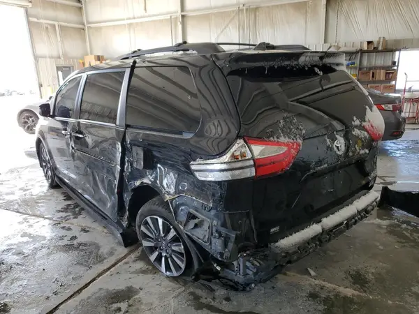 5TDDZ3DC4JS193877 2018 TOYOTA SIENNA - Image 2