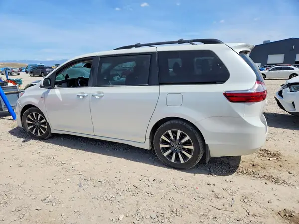 5TDDZ3DC4JS195824 2018 TOYOTA SIENNA - Image 2