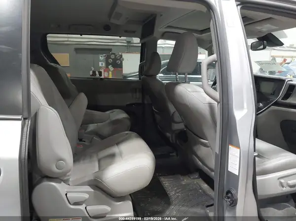 5TDDZ3DC4JS198416 2018 TOYOTA SIENNA - Image 8