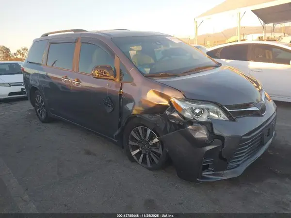 5TDDZ3DC4JS200682 2018 TOYOTA SIENNA - Image 1