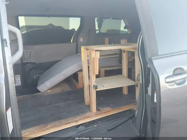 5TDDZ3DC4JS200682 2018 TOYOTA SIENNA - Image 8