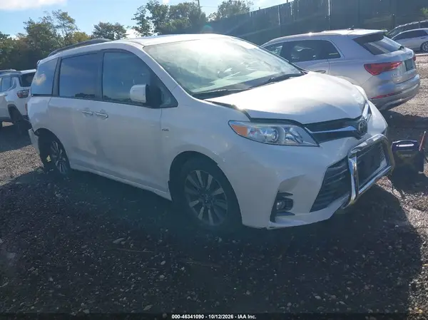 5TDDZ3DC4JS201251 2018 TOYOTA SIENNA - Image 1