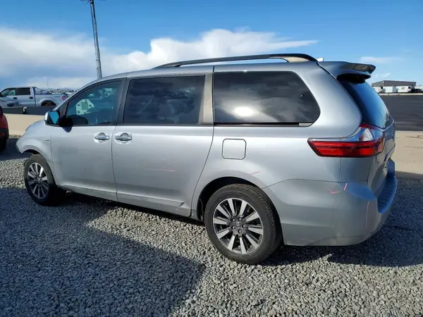 5TDDZ3DC4JS205977 2018 TOYOTA SIENNA - Image 2
