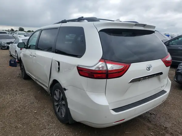 5TDDZ3DC4JS206630 2018 TOYOTA SIENNA - Image 2