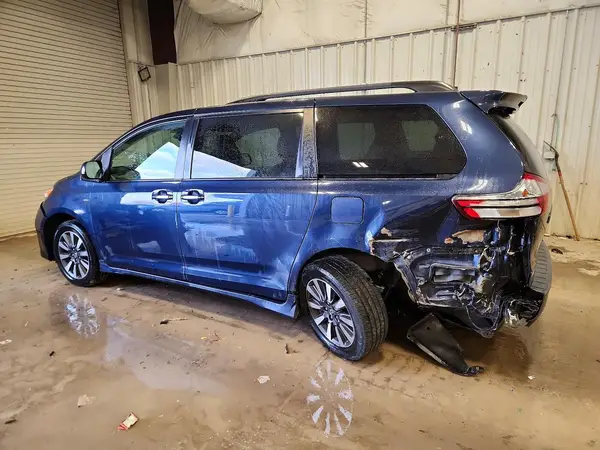 5TDDZ3DC4JS207048 2018 TOYOTA SIENNA - Image 2