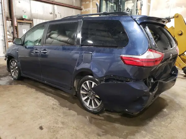 5TDDZ3DC4JS208054 2018 TOYOTA SIENNA - Image 2