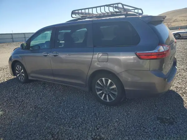 5TDDZ3DC4JS208362 2018 TOYOTA SIENNA - Image 2