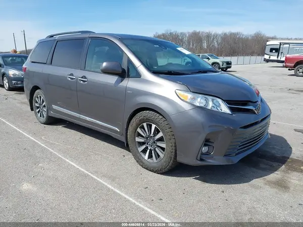 5TDDZ3DC4KS210484 2019 TOYOTA SIENNA - Image 1