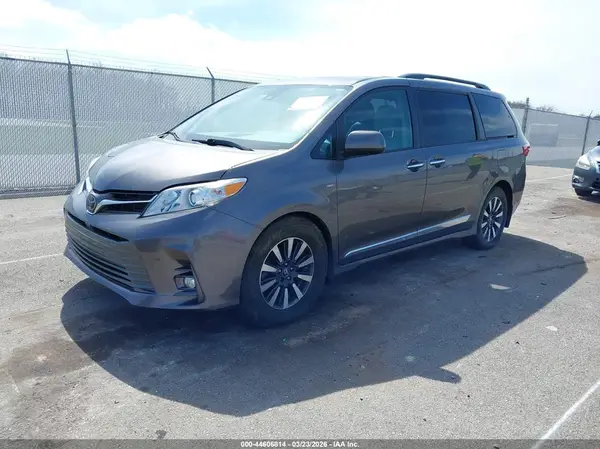 5TDDZ3DC4KS210484 2019 TOYOTA SIENNA - Image 2
