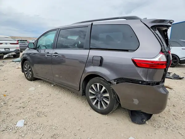 5TDDZ3DC4KS211652 2019 TOYOTA SIENNA - Image 2