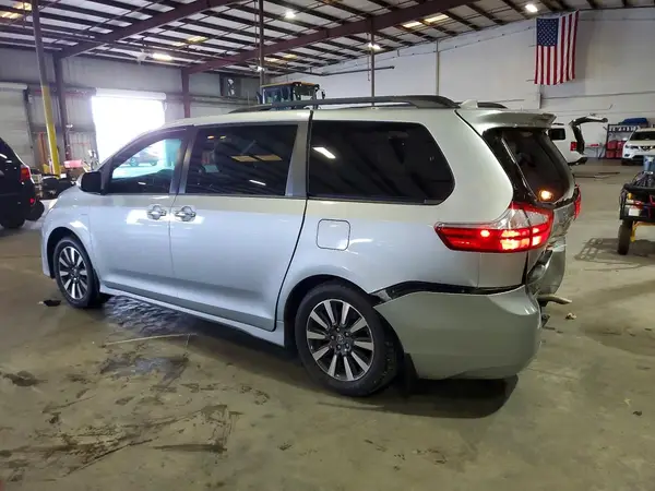 5TDDZ3DC4KS213448 2019 TOYOTA SIENNA - Image 2