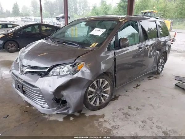 5TDDZ3DC4KS218164 2019 TOYOTA SIENNA - Image 2