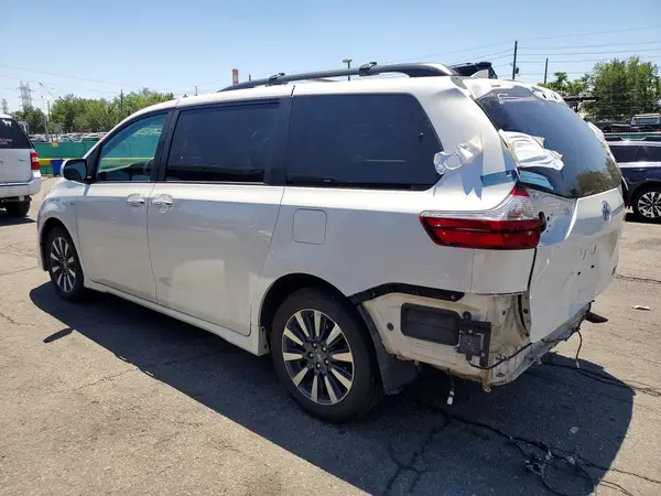 5TDDZ3DC4KS218729 2019 TOYOTA SIENNA - Image 2