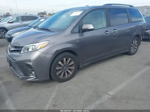 5TDDZ3DC4KS220643 2019 TOYOTA SIENNA - Image 2