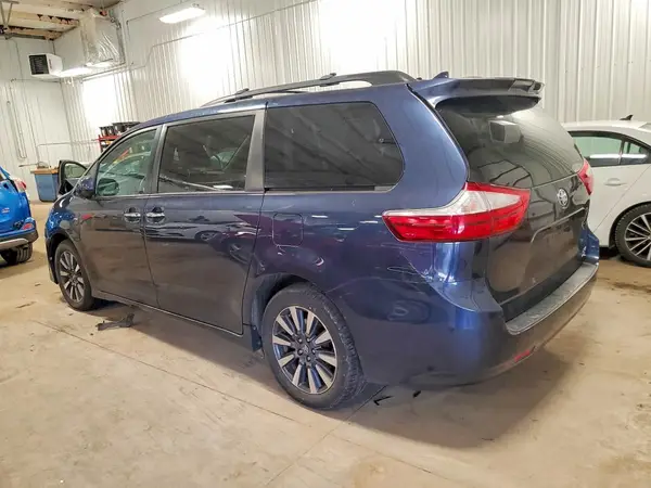 5TDDZ3DC4KS223025 2019 TOYOTA SIENNA - Image 2