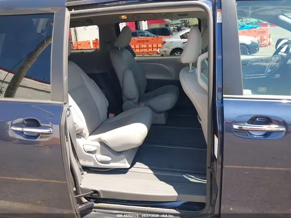 5TDDZ3DC4KS223641 2019 TOYOTA SIENNA - Image 8