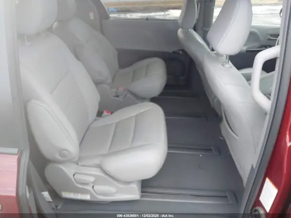 5TDDZ3DC4KS227141 2019 TOYOTA SIENNA - Image 8