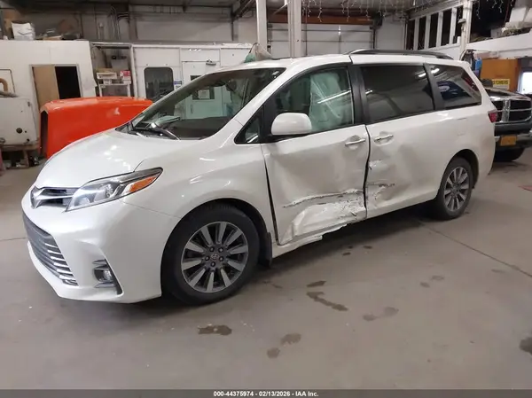 5TDDZ3DC4LS247827 2020 TOYOTA SIENNA - Image 2