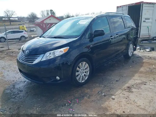 5TDDZ3DC5HS146786 2017 TOYOTA SIENNA - Image 2