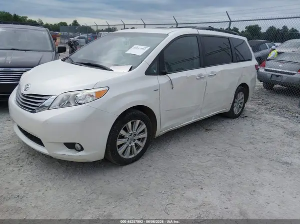 5TDDZ3DC5HS148392 2017 TOYOTA SIENNA - Image 2