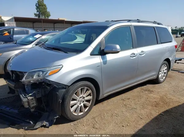5TDDZ3DC5HS148683 2017 TOYOTA SIENNA - Image 2