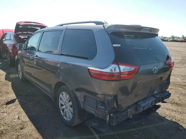 5TDDZ3DC5HS149543 2017 TOYOTA SIENNA - Image 2