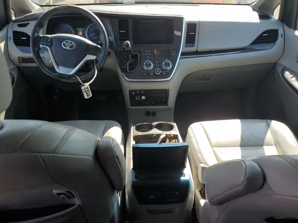 5TDDZ3DC5HS149543 2017 TOYOTA SIENNA - Image 8