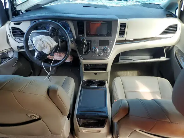 5TDDZ3DC5HS152443 2017 TOYOTA SIENNA - Image 8