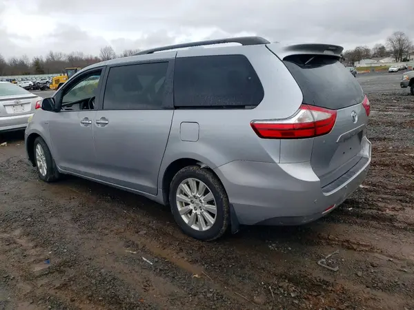 5TDDZ3DC5HS153351 2017 TOYOTA SIENNA - Image 2