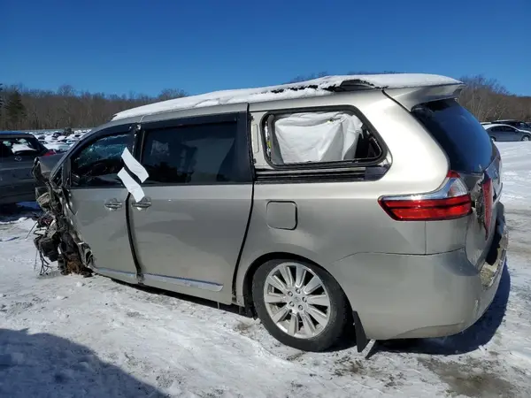 5TDDZ3DC5HS154645 2017 TOYOTA SIENNA - Image 2